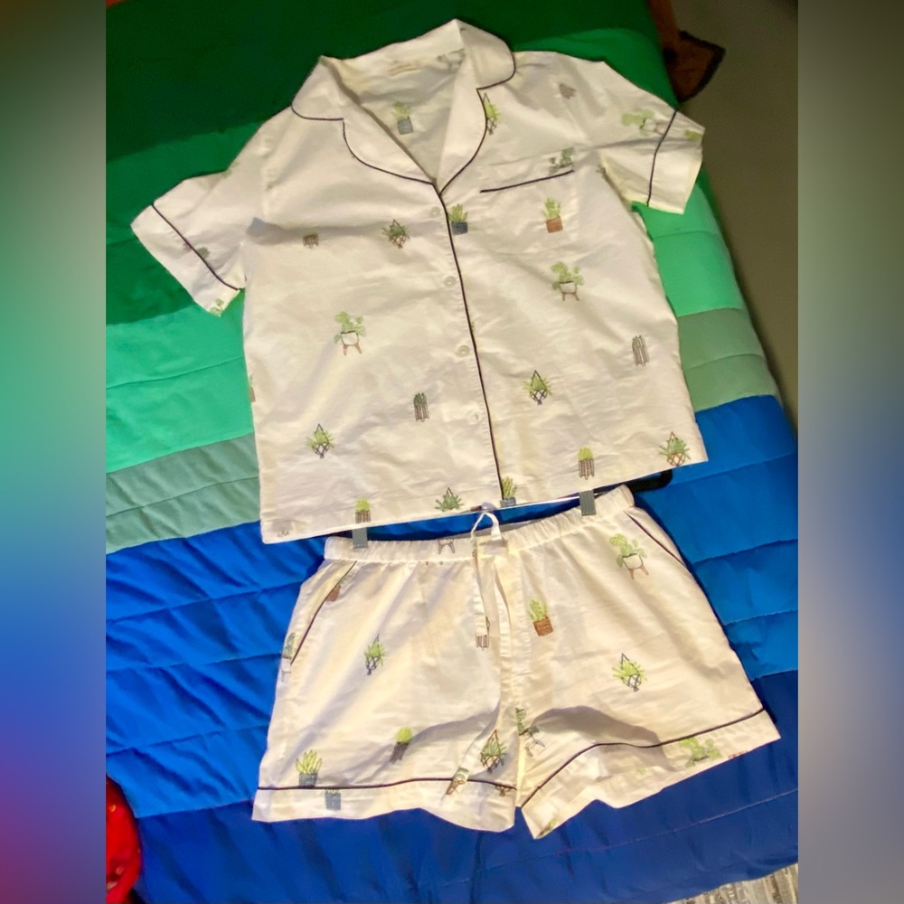NWOT embroidered print fresh sleep set